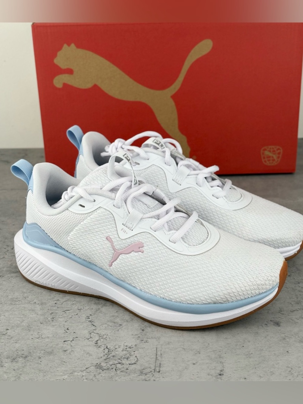 Puma Skyrocket Women’s Sneaker Sz 7.5 White blue athletic Sneakers Worn Once - Picture 1 of 5